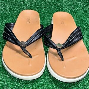 Vionic Womens Black Leather Thong Sandals with Gold